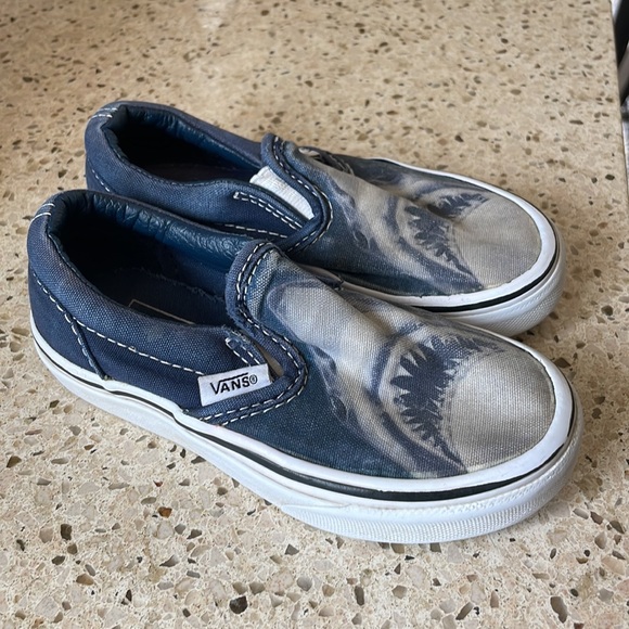 Vans slip on with shark print - size 10.5 - Picture 2 of 4